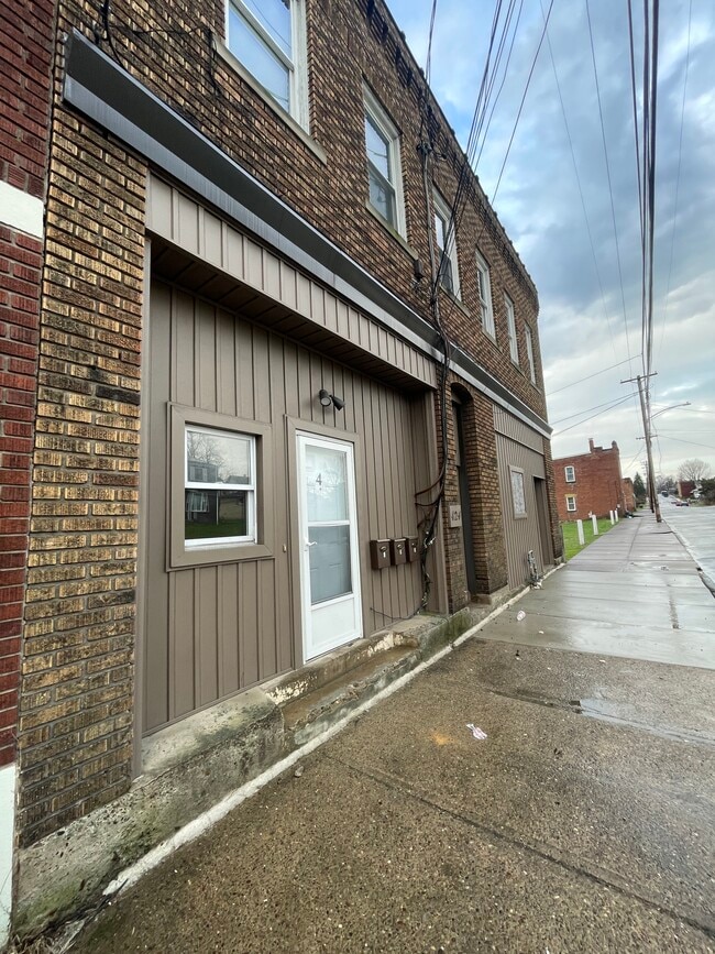 Building Photo - 424 Park Ave