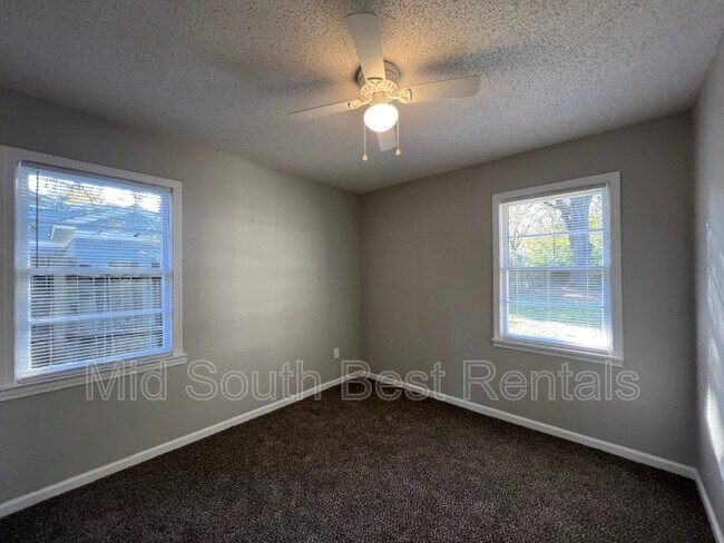 Foto del edificio - 4733 Hodge Rd