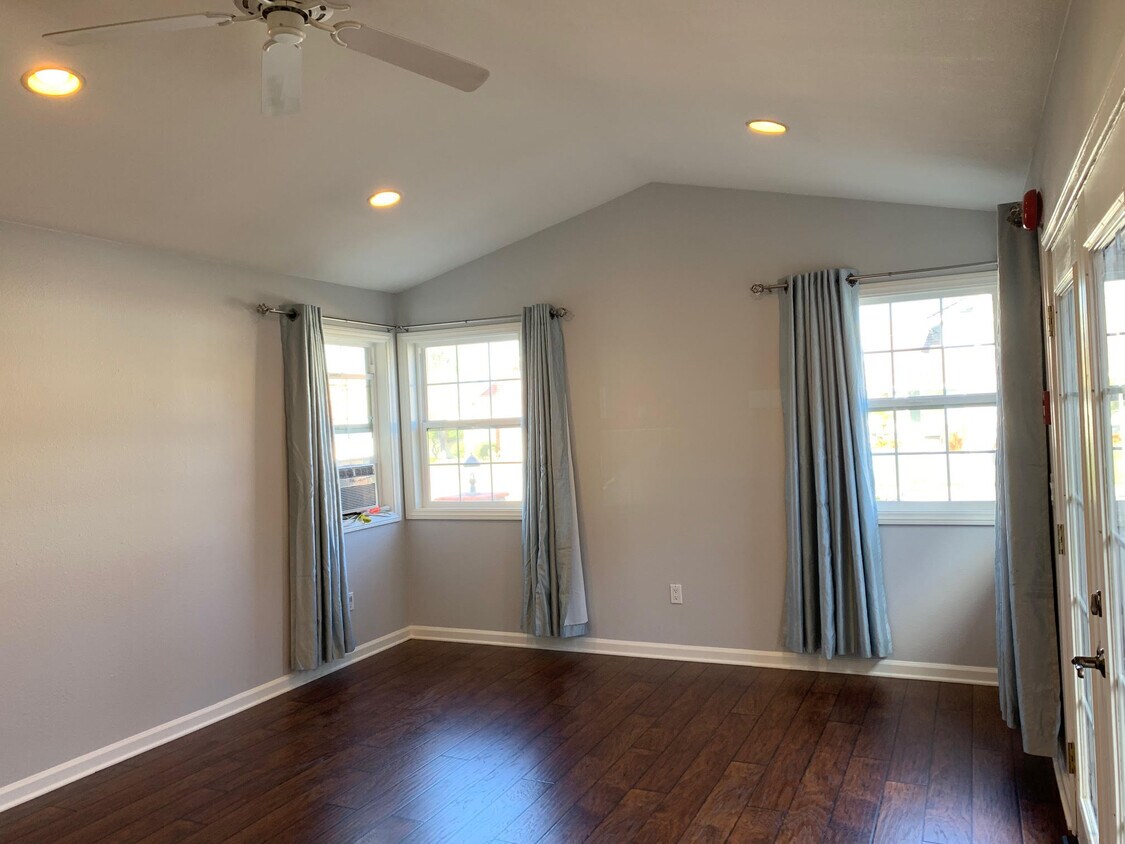 Foto del edificio - Day Lily Duplex