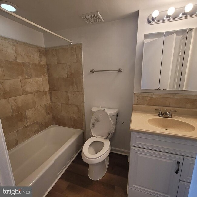 Building Photo - 1833 Addison Rd S