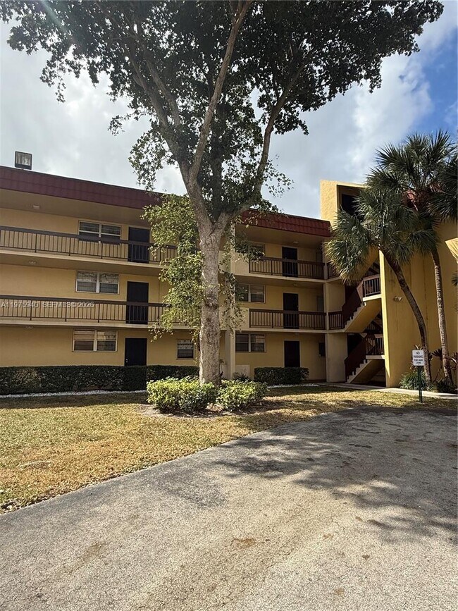 Building Photo - 3490 Foxcroft Rd