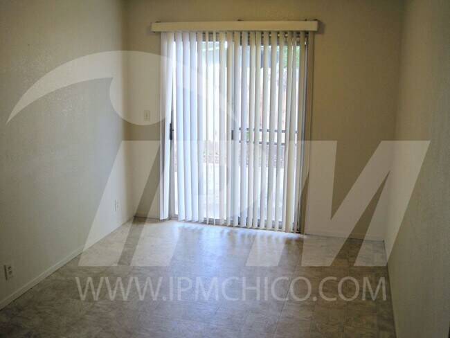 Foto del edificio - 63 Glenshire Ln