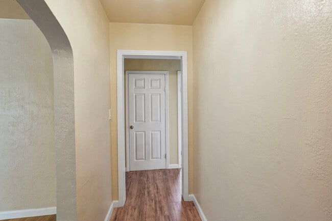 Foto del edificio - 5261 Elliott Ave