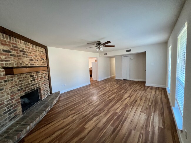Foto del edificio - 1505 Larchmont Dr