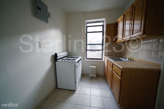 Building Photo - 32-52 41st St