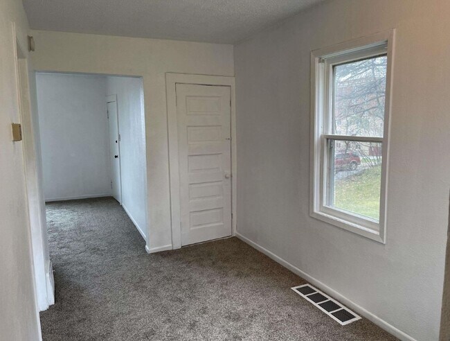 Foto del edificio - 627 E 5th St