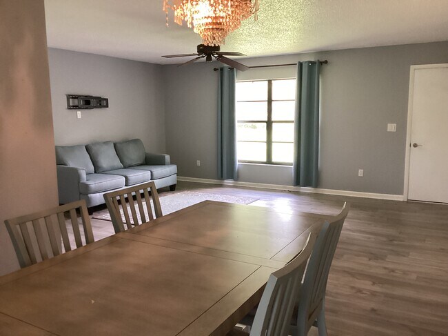 Foto del edificio - 6211 Singletree Trail