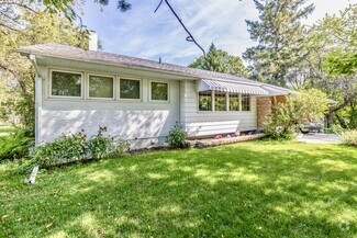 Building Photo - 2625 Assiniboine Cres
