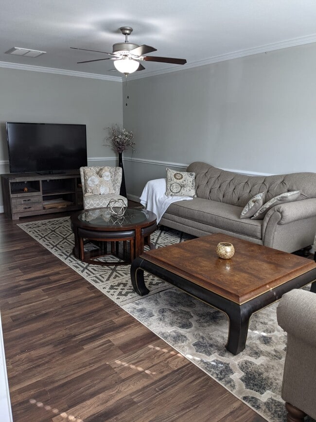 Foto del edificio - 124 Chandler Dr