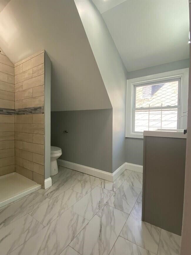 Building Photo - 24 W 35th St