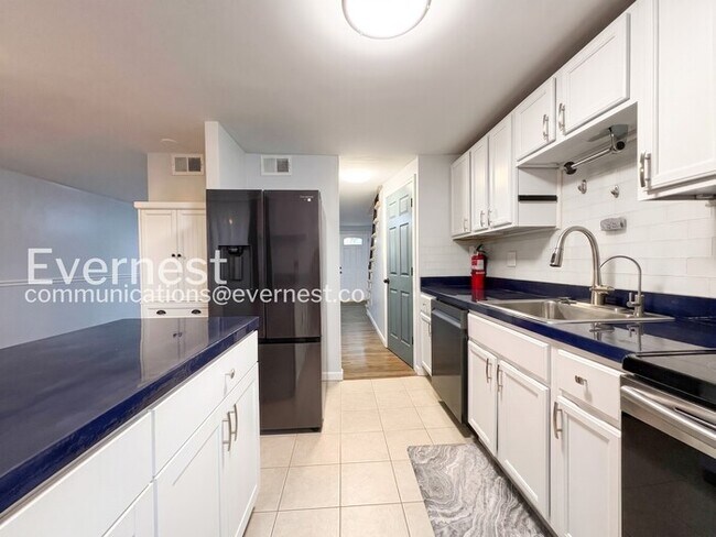 Foto del edificio - 6405 Loch Crest Ct