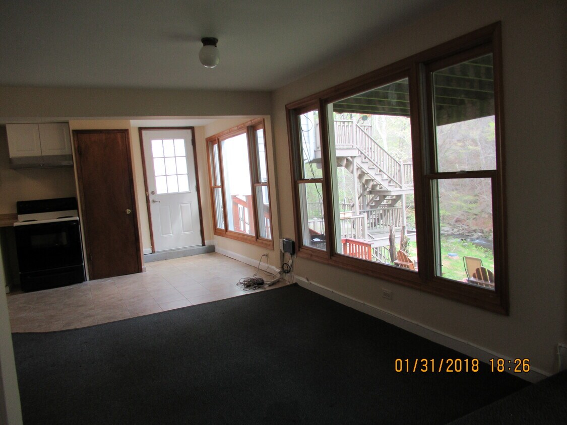 Primary Photo - 6035 Broad St