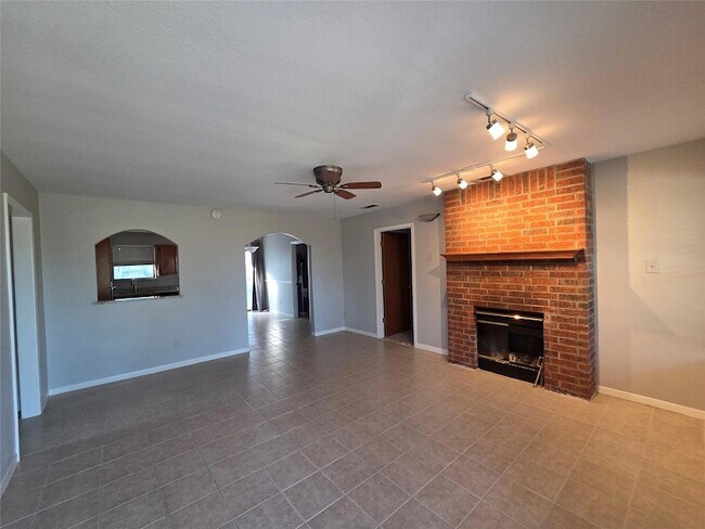 Foto del edificio - 21600 Long Hill Dr