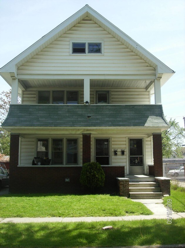 Primary Photo - 1827 Dunham St