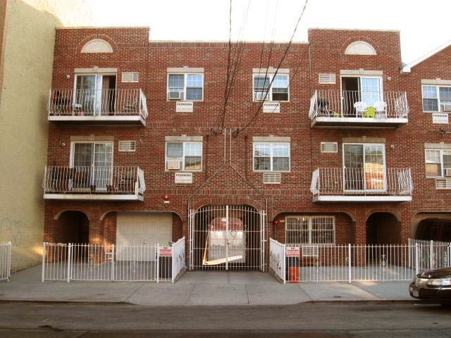 Primary Photo - 3340 104th St