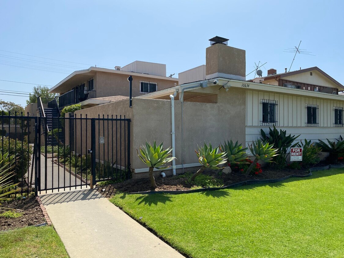 Exterior - 10634 Crenshaw Blvd
