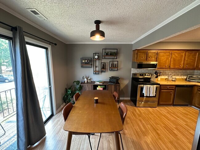 Building Photo - 5788 Brentwood Trace