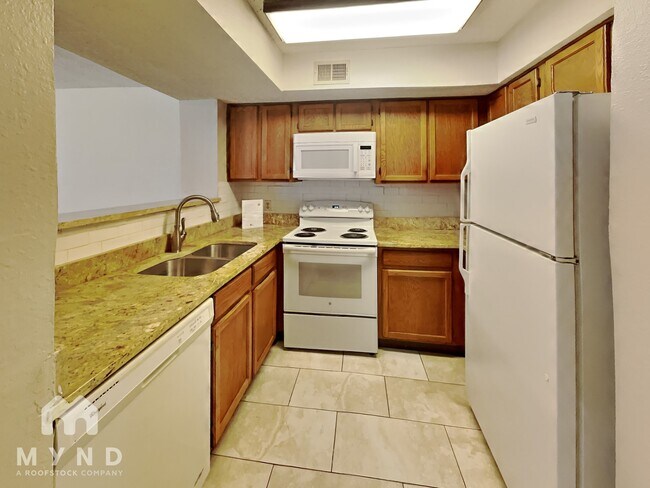 Building Photo - 2301 Basil Dr