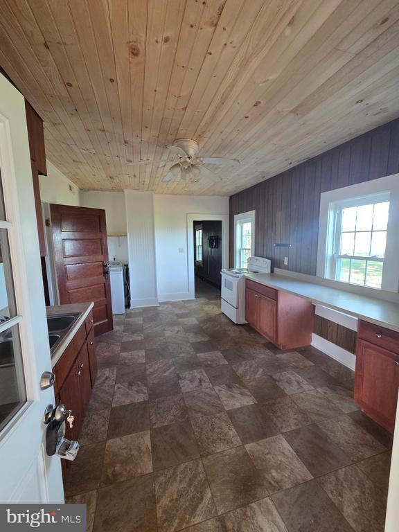 Foto principal - 24790 Colton Point Rd