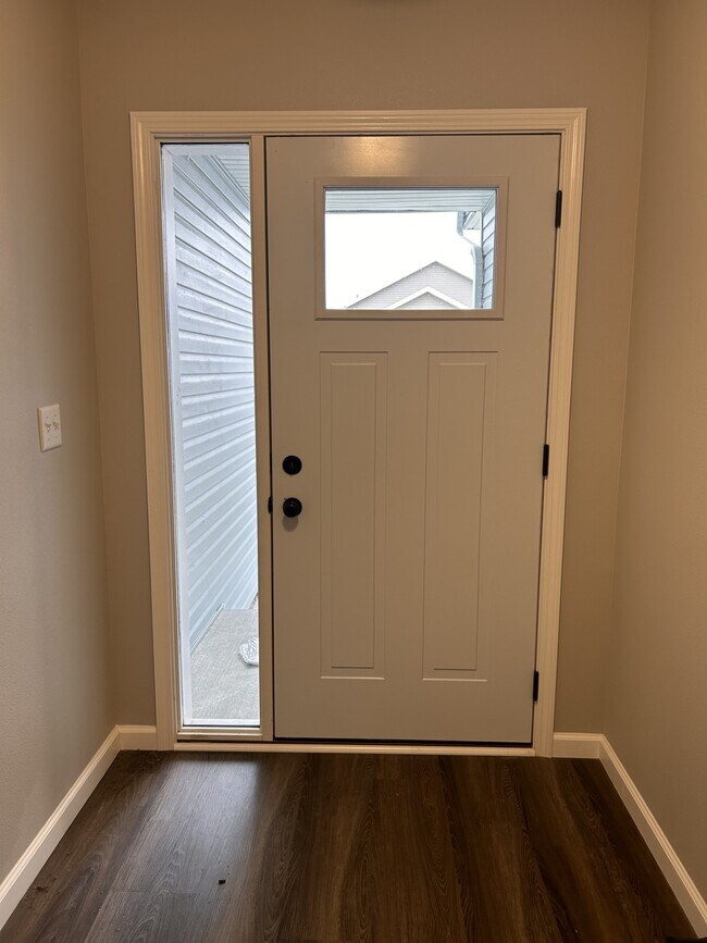 Building Photo - 748 United Dr