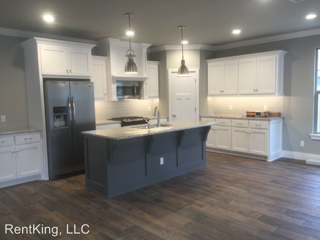 Building Photo - 310 S Lahoma Ave