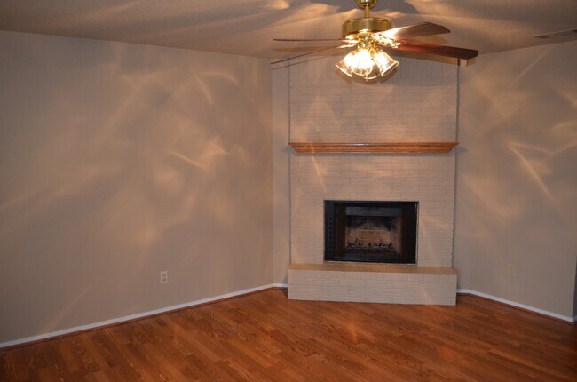 Foto del edificio - Great 3 bedroom in Killeen with washer and dryer connections and brand new carpet.