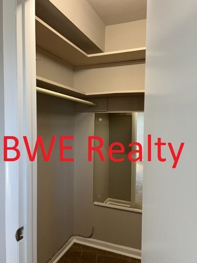 Building Photo - 1100 W Main St