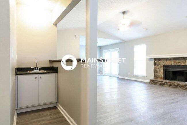 Building Photo - 4 Bedroom Pet-Friendly Home in Decatur, GA with Main Street Renewal