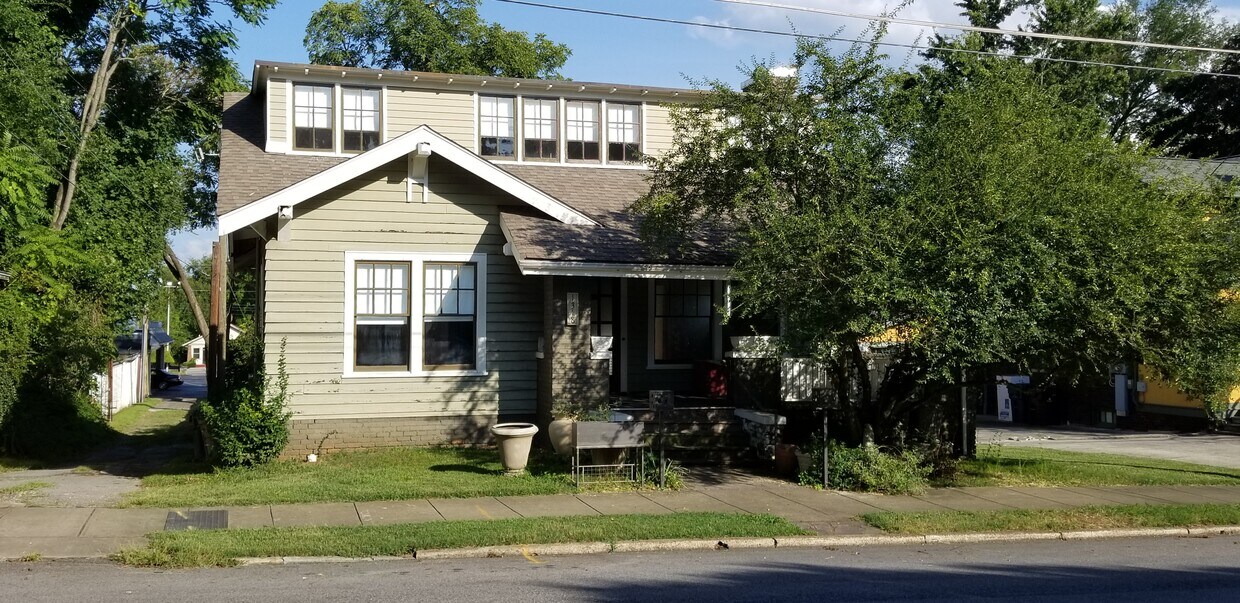 Classic Bungalow, Freshly Renovated - 1318 Armstrong Ave.