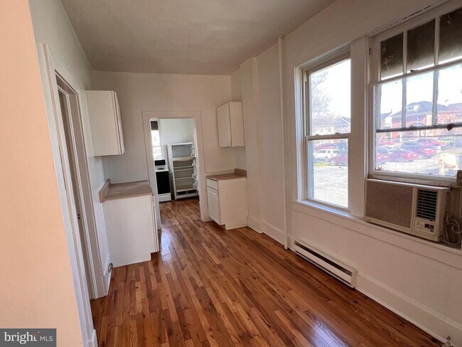 Foto del edificio - 24 W Cecil St