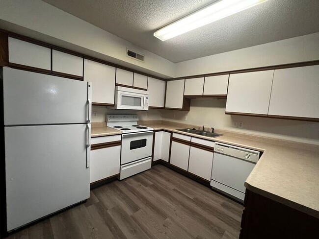 Building Photo - $1,125 | 2 Bedroom, 1 Bathroom Condo | Pet...