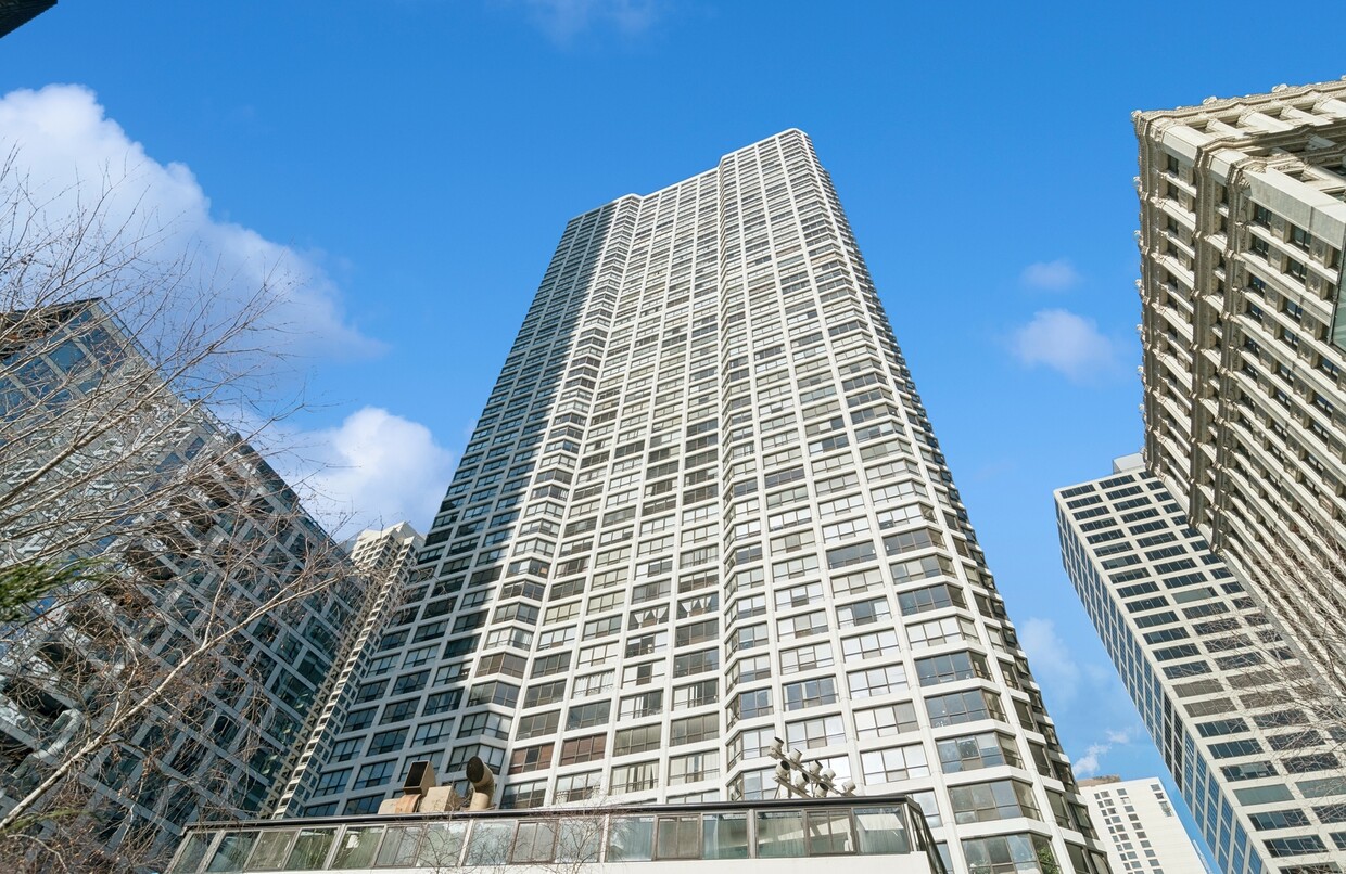 Foto principal - 405 N Wabash Ave