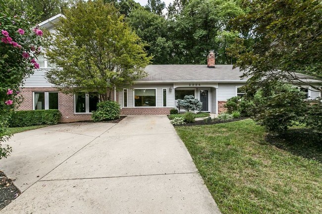 Building Photo - 2334 Starcrest Dr