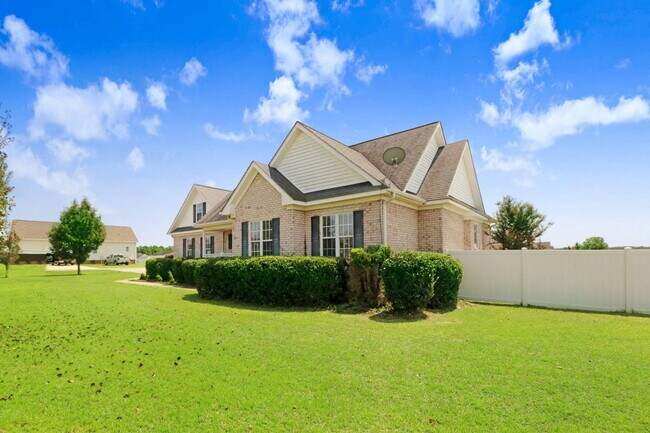 Foto del edificio - *DETACHED GARAGE/WORKSHOP!* Gorgeous home on HUGE acre lot in Princeton