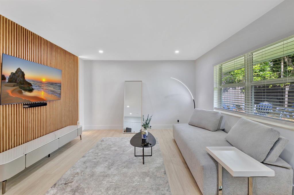 Foto principal - 934 NW 4th Ave