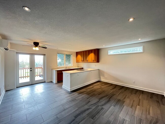 Building Photo - 2 Bed 1 Bath House in North Plains!! Recen...