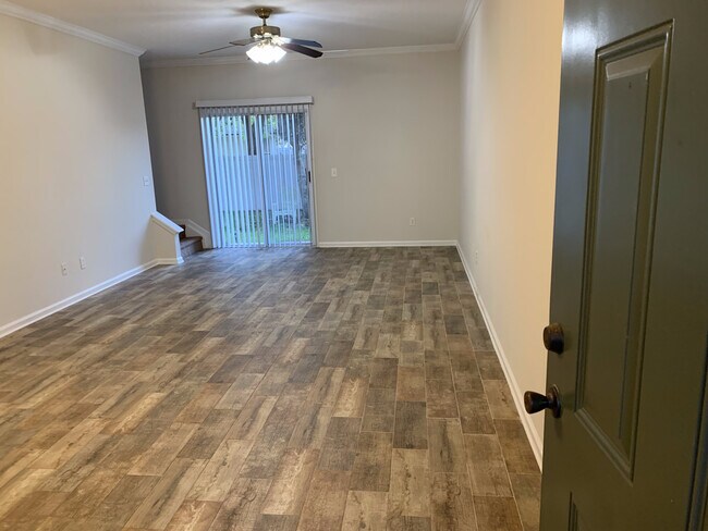 Sala de estar - 389 Scrub Jay Dr