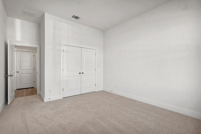 Foto del edificio - 144 Donn Brooks Dr