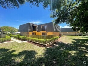 Building Photo - 726 7th Way