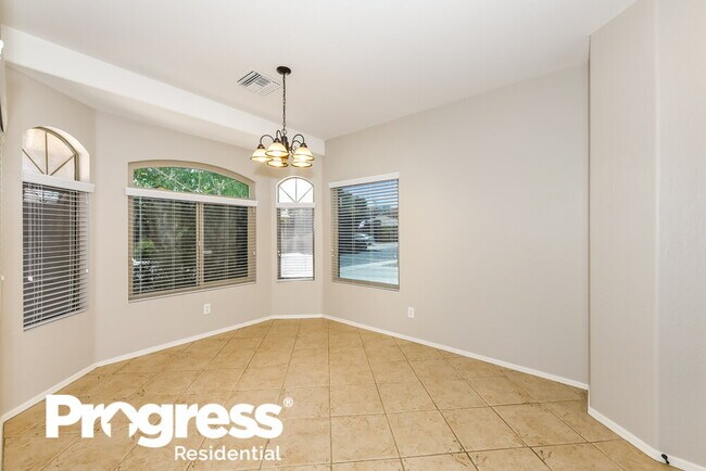 Building Photo - 1054 S Amandes