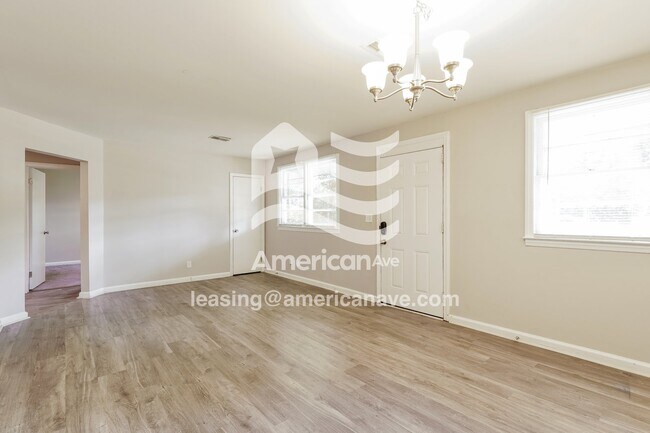 Foto del edificio - 1715 Cornell Dr