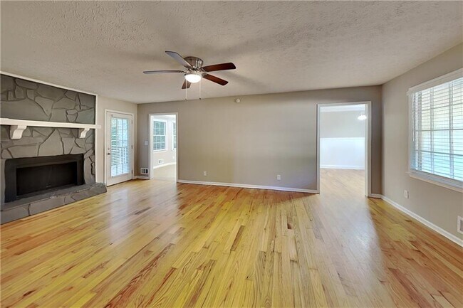 Foto del edificio - 327 Pine Trail