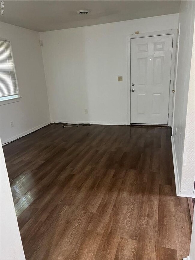 Building Photo - 3-Bedroom Ranch in Camellia Gardens