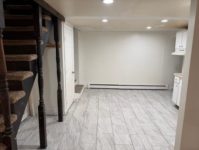 Kitchen & Entrance - 193 E 1st St