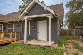 Building Photo - 1212 SW 9th Ave