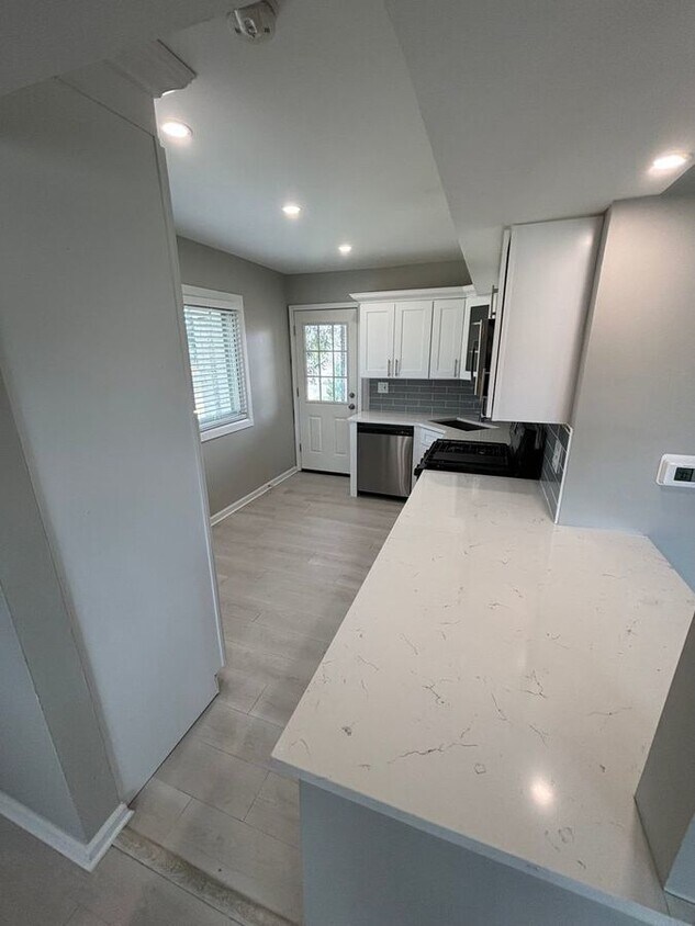 Primary Photo - 635 West Park Ave Unit #C Libertyville, IL...