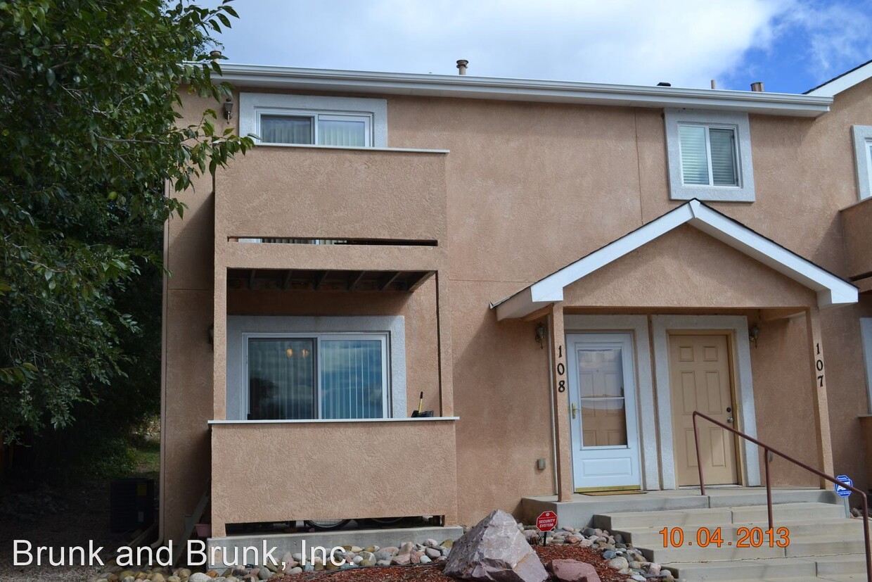 Primary Photo - 2 br, 2.5 bath House - 2250 E La Salle Str...