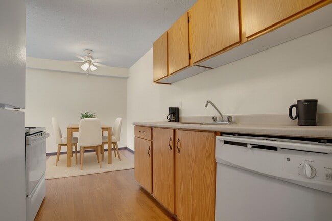 Building Photo - Kingsmere