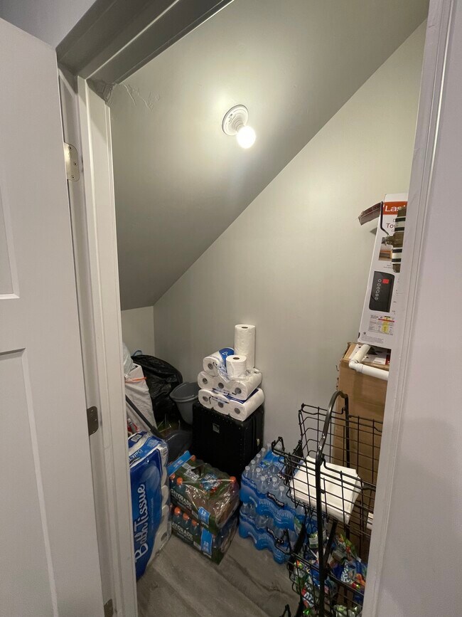 Building Photo - 173 S Heath Ln