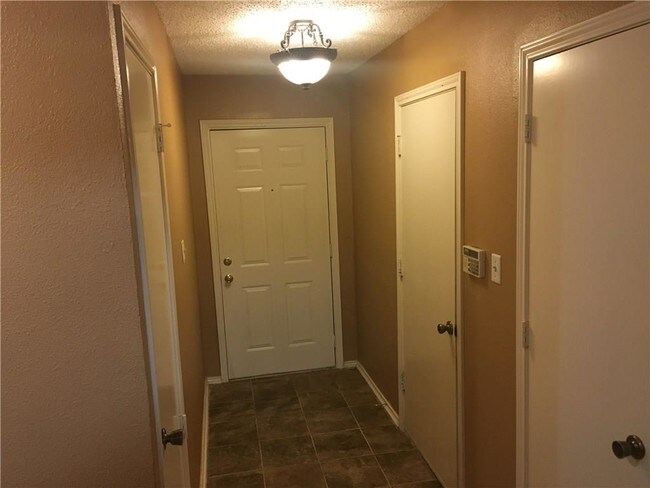 Building Photo - 4405 Willow Tree Dr